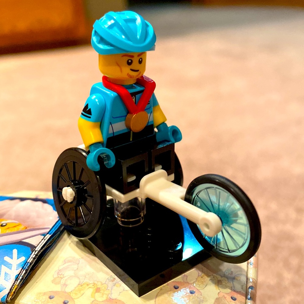 Lego Minifigure Series 22: Wheelchair Racer